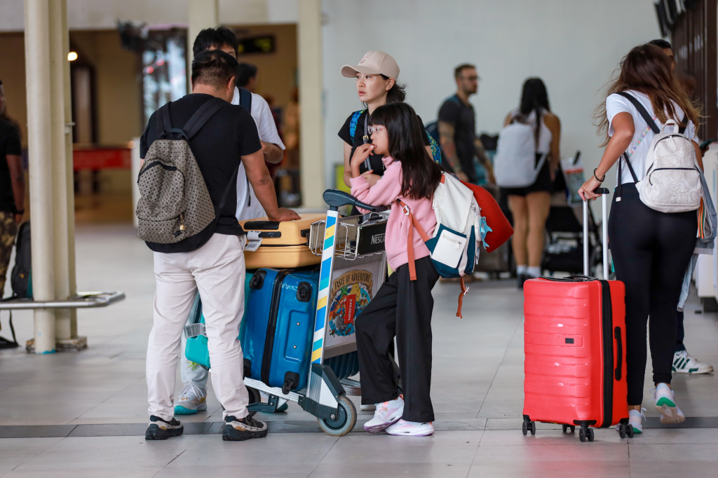 ޗައިނާއިން އައި ފަތުރުވެރިންގެ އަދަދު ލައްކައަކަށް