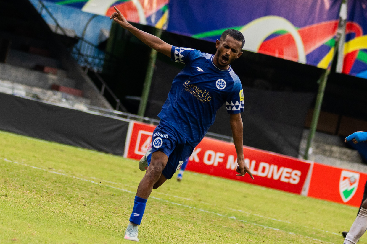 ސެންޓޭގެ ހެޓްރިކާއެކު ބްލޫ ބަލިކޮށް ނިއު ފައިނަލަށް